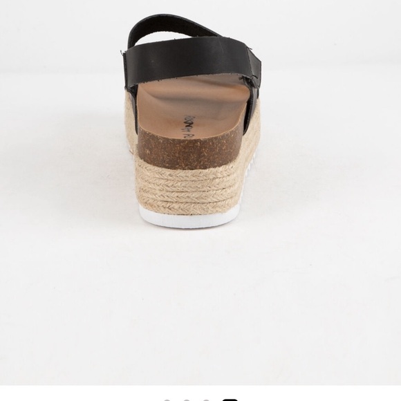 NWT Dirty Laundry Black Platform Sandals with Textured Straps - Picture 4 of 10